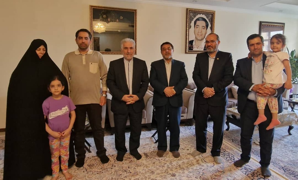 رئیس سازمان زندان‌ها با خانواده شهید پورجعفری دیدار کرد/ بازدیدی از خانواده یار و دلباخته سردار سلیمانی