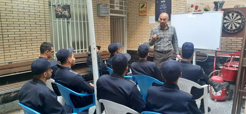 ارائه مهارت‌های فنی و حرفه‌ای به پرسنل  وظیفه زندان لنجان 