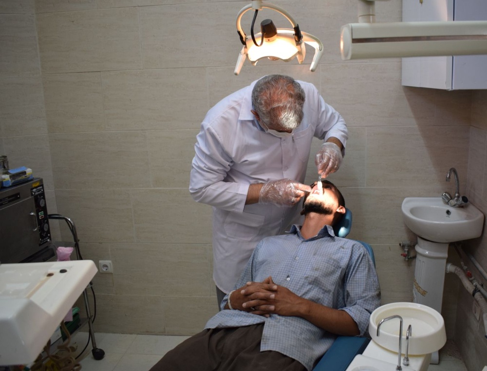 ارائه خدمات رایگان دندانپزشکی به زندانیان نائین