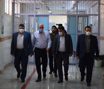 حضور قضات اردستان در جمع زندانیان زندان نائین
