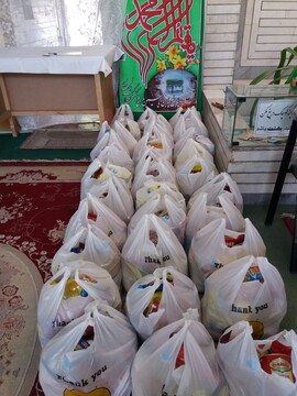 اهدا ۳۰۰ بسته حمایتی به خانواده های زندانیان شهرستان نجف آباد