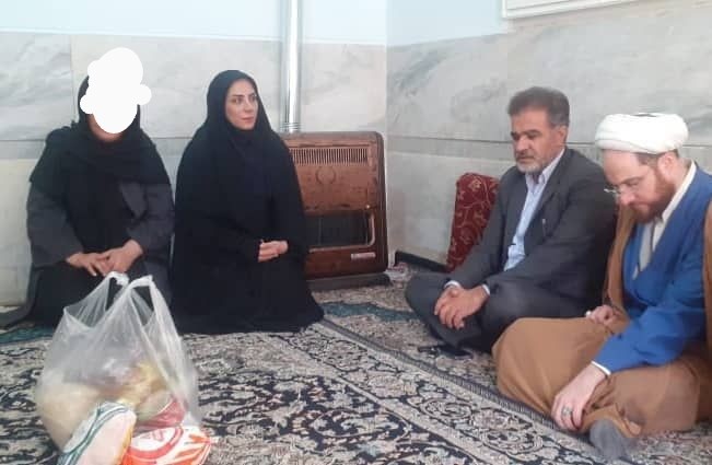 بازدید عیدانه رئیس زندان شهرستان لنجان  از خانواده زندانی  تحت پوشش پوشش انجمن حمایت از زندانیان به مناسبت عید سعید غدیر خم