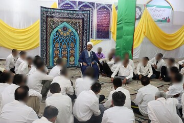 کلاس آموزشی احکام نماز و اخلاق اسلامی در زندان دشتستان 