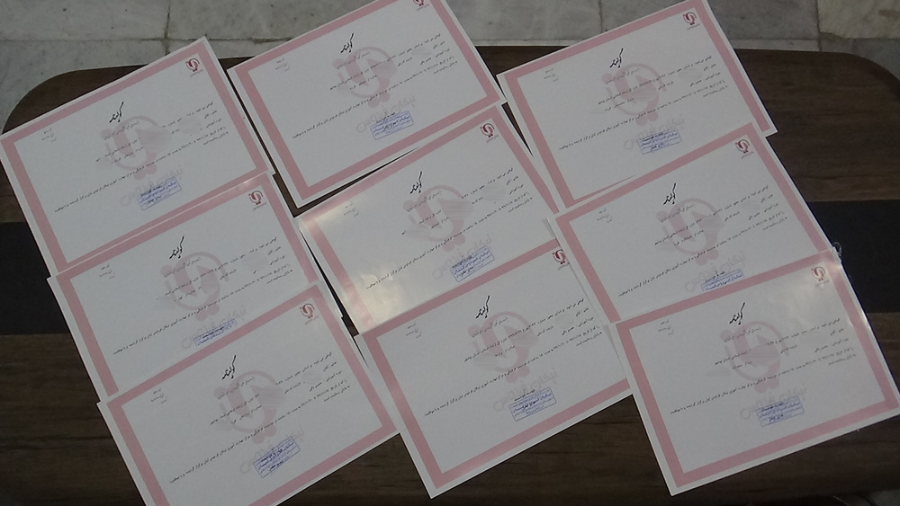 اعطاء گواهینامه آموزشی حصیر بافی به مددجویان زندان برزاجان