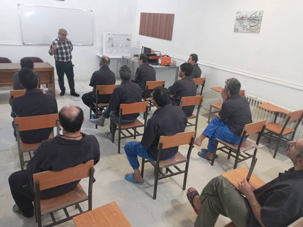 برگزاری اولین دوره کلاس های آموزشی حرفه و تخصص در زندان ضیابر    