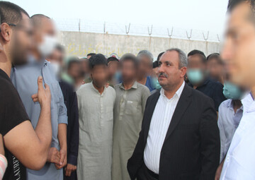 حضور صمیمانه مدیر کل زندان های سیستان و بلوچستان در بین مددجویان زندان زاهدان 
