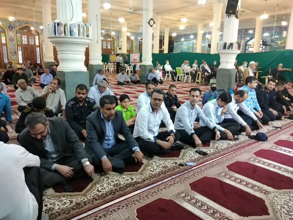 حضور رئیس و کارکنان زندان برازجان در مصلی نماز جمعه آن شهر