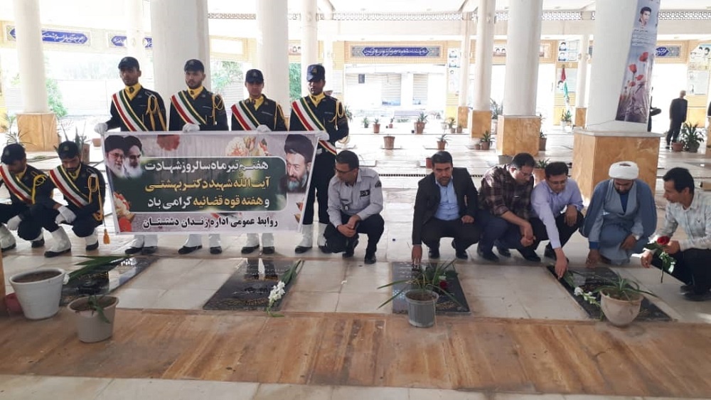 تجدید میثاق رییس ،کارکنان و سربازان زندان دشتستان با آرمانهای شهدا و انقلاب در هفته قوه قضاییه 