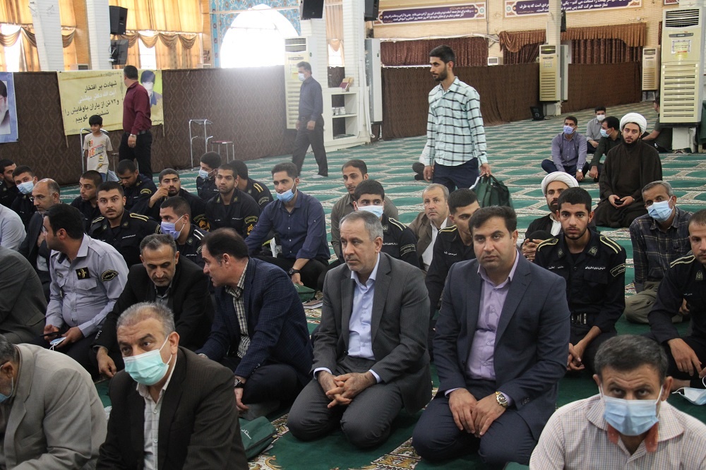 حضور سرپرست اداره کل زندان ها و کارکنان زندان های استان در نماز عبادی سیاسی جمعه بوشهر 
