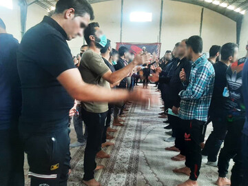 برگزاری تاسوعای حسینی در زندان فردیس با حضور مسئولین