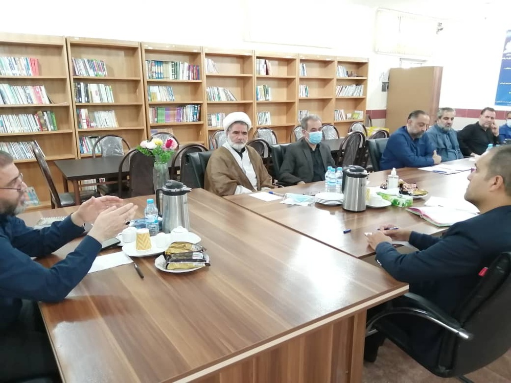ششمین جلسه هیات اندیشه ورز مدیر کل و کارکنان زندانهای استان قم