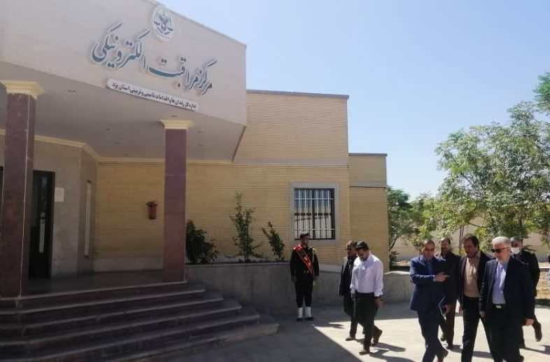 بازدید رئیس سازمان زندان‌ها از مرکز نظارت الکترونیک یزد 