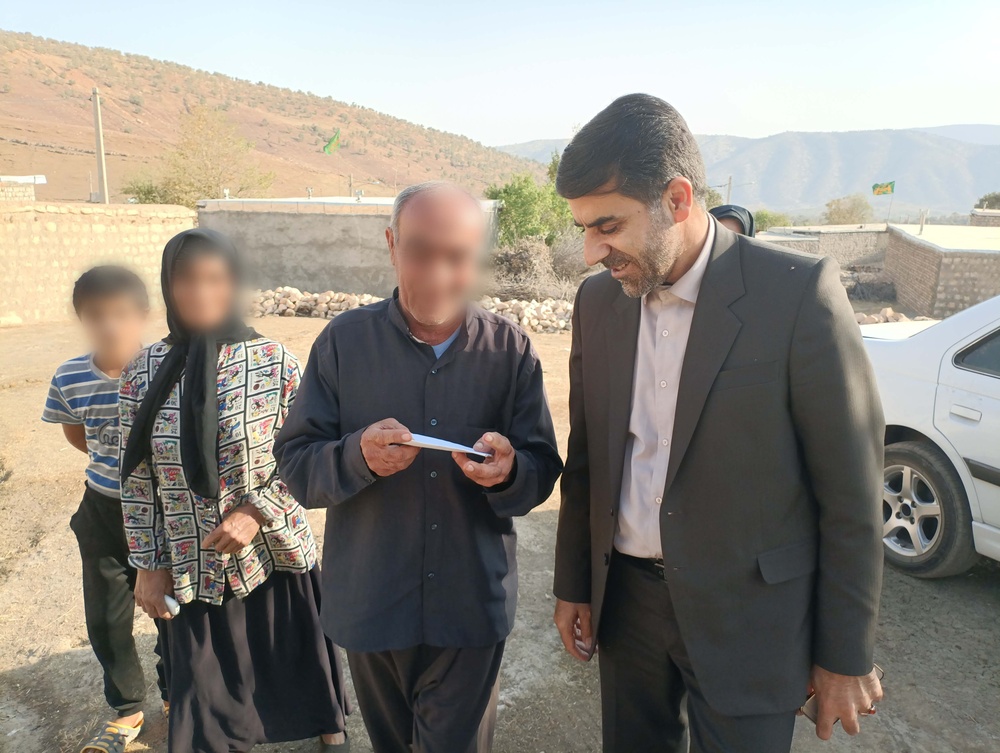 دیدار مدیرکل زندان های لرستان با ده خانواده زندانی نیازمند در روستاهای لرستان