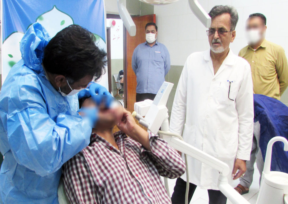 خدمات رایگان دندانپزشک جهادی در زندان زاهدان
