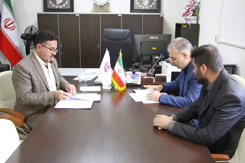 تفاهم نامه همکاری اداره کل زندانهای کردستان با شرکتهای صنعتی کردستان