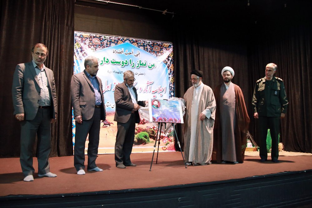 اجلاسیه آثار و برکات نماز اول وقت در زندان مرکزی قزوین برگزار شد
