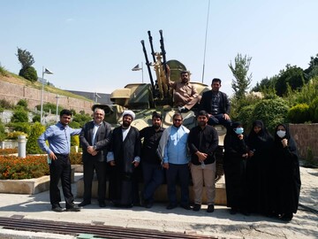 بازدید کارکنان سازمان زندان‌ها از موزه ملی «انقلاب اسلامی و دفاع مقدس»