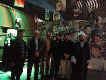 بازدید کارکنان سازمان زندان‌ها از موزه ملی «انقلاب اسلامی و دفاع مقدس»