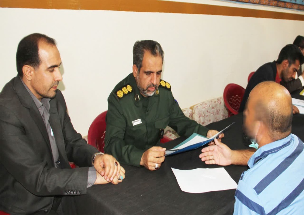 حضور حقوقدانان بسیجی در زندان زاهدان به مناسبت هفته دفاع مقدس