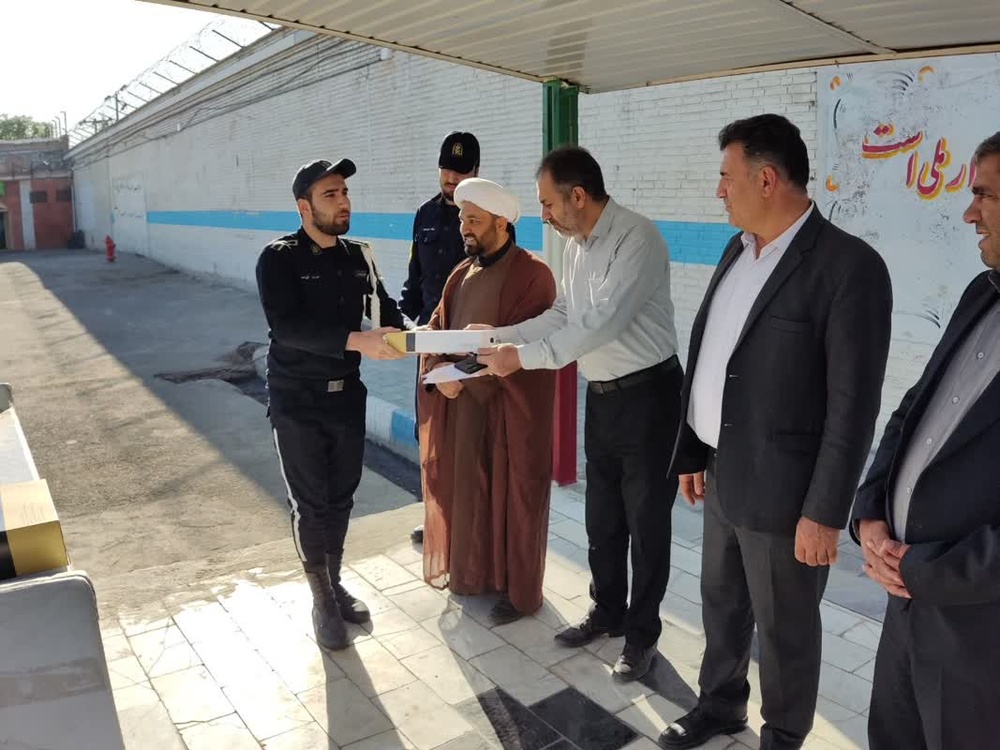  جشن روز سرباز در زندان ارومیه با حضور مدیرکل زندان ها برگزار شد
