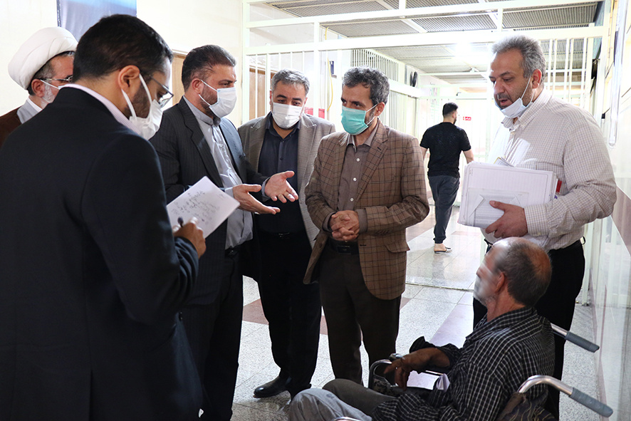 رسیدگی به وضعیت مددجویان بیمار زندان‌های استان قم