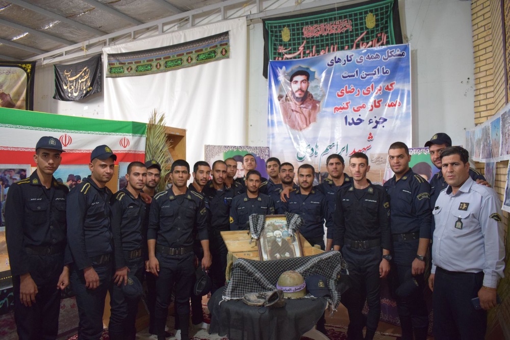 نمایشگاه عکس دفاع مقدس در زندان نائین افتتاح شد