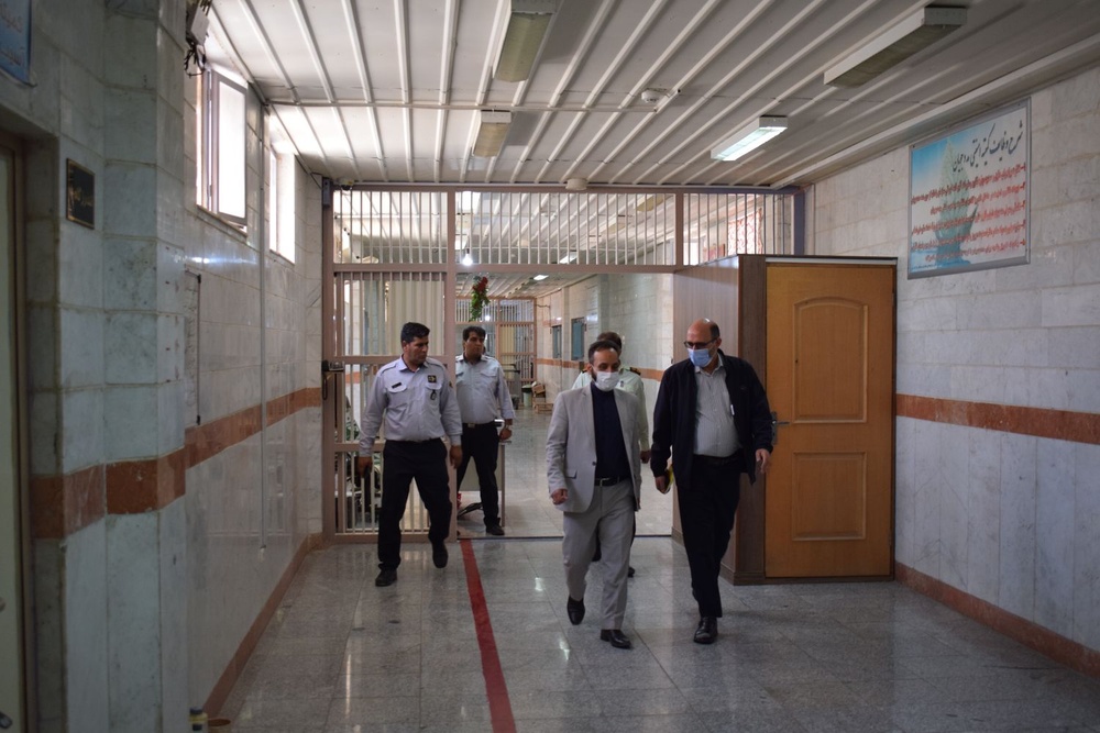 رئیس دادگستری هرند با زندانیان زندان نائین دیدار کرد