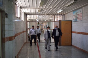 دیدار رئیس دادگستری هرند با زندانیان زندان نائین