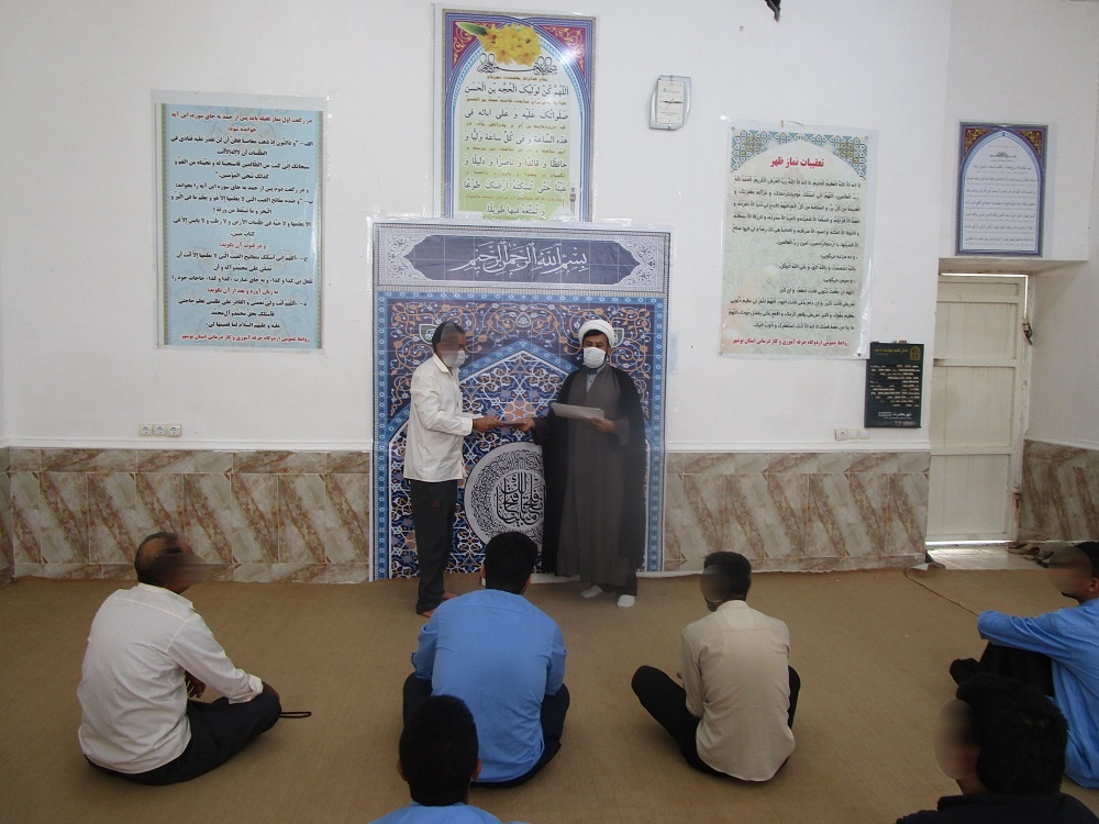 گواهی‌نامه پایان‌دوره آموزش قرآن به مددجویان اردوگاه حرفه‌آموزی بوشهر اعطاء شد