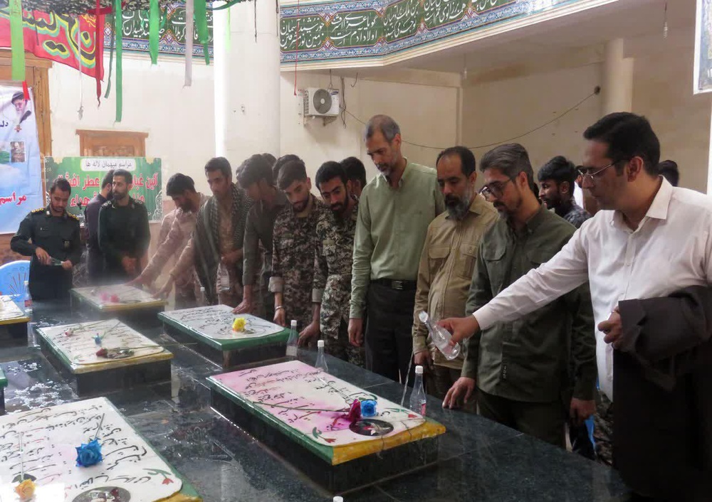 ادای احترام کارکنان و سربازان وظیفه زندان های استان سیستان و بلوچستان به مقام شامخ شهداء