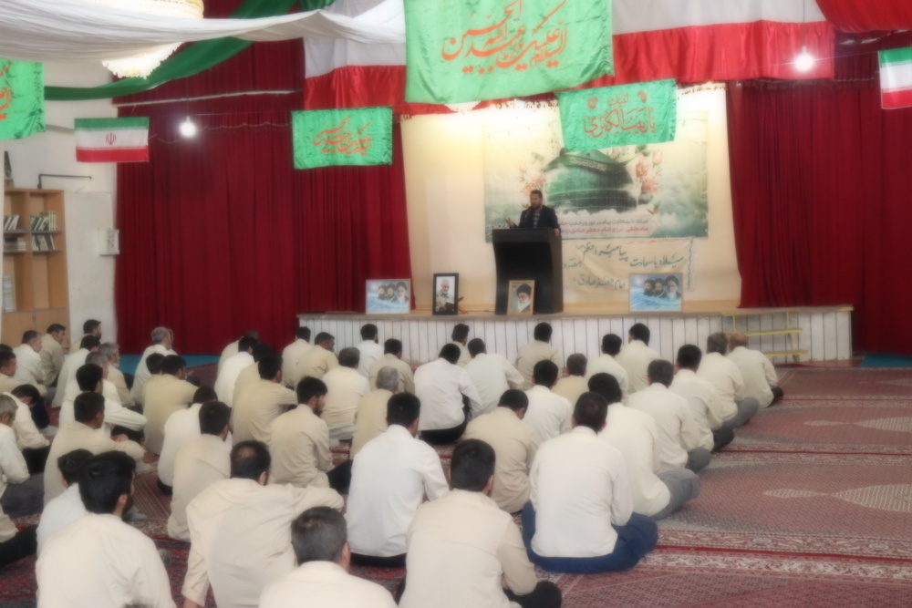 جشن میلاد پیامبر مهربانی‌ها در اردوگاه حرفه‌آموزی و کاردرمانی زنجان

