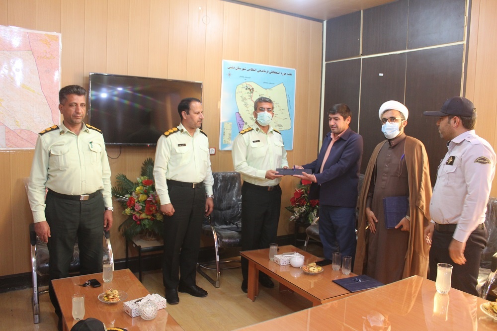 دیدار مسئولین زندان دشتی با فرمانده انتظامی شهرستان بمناسبت هفته ناجا 