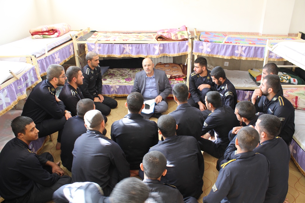 مدیرکل فرهنگی سازمان زندان ها با زندانیان ایلام دیدار کرد