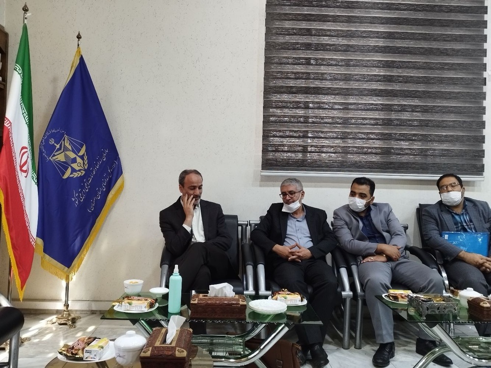 دیدار مسئول  دفتر حقوقی و قضایی ایثارگران دادگستری اصفهان با مدیرکل زندان‌های استان 