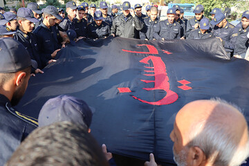 پرچم گردانی پرچم امام حسین در زندان کرج