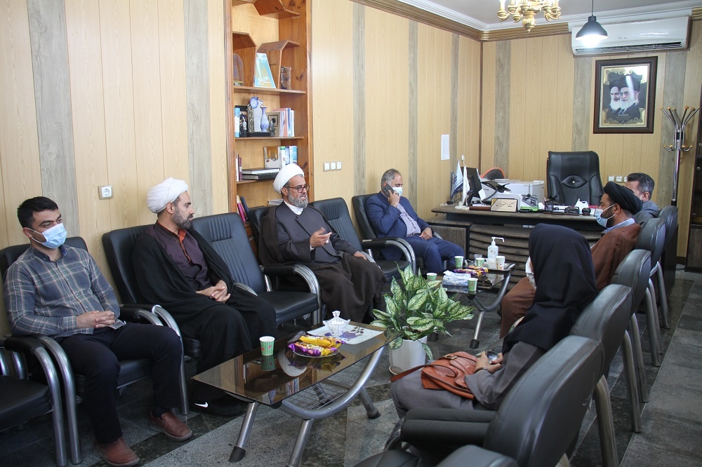 دیدار رئیس زندان مرکزی بوشهر با امام جمعه شهر وحدتیه