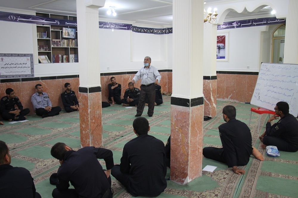 اجرای طرح آموزشی "فرزندان آفتاب" ویژه پرسنل وظیفه زندان مرکزی بوشهر