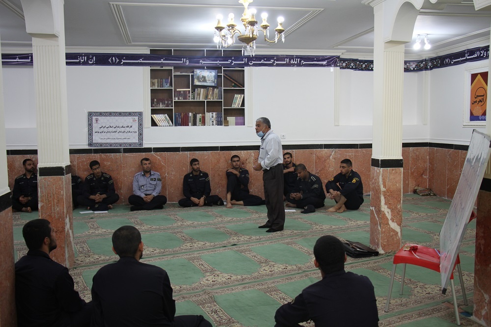 اجرای طرح آموزشی فرزندان آفتاب ویژه پرسنل وظیفه زندان مرکزی بوشهر