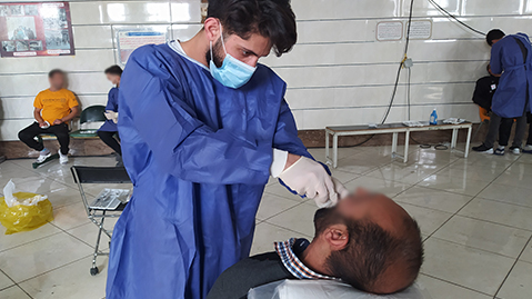 حضور گروه جهادی دندانپزشکی "زندگی خوب" در زندان کرج/ ارایه خدمات رایگان دندانپزشکی به زندانیان