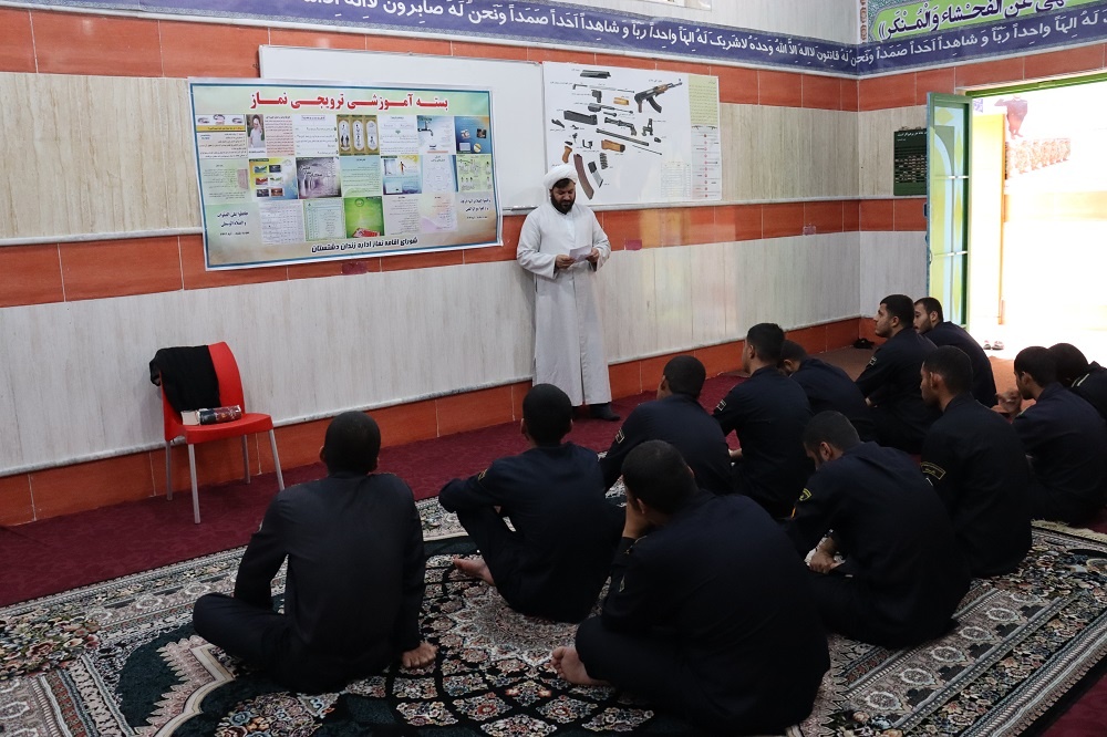 دوره آموزشی بسته‌های آموزشی نماز جهت سربازان زندان دشتستان 
