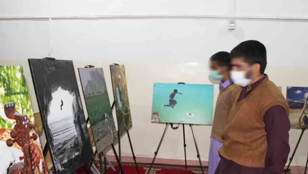 برپایی نمایشگاه عکس در کتابخانه زندان زاهدان