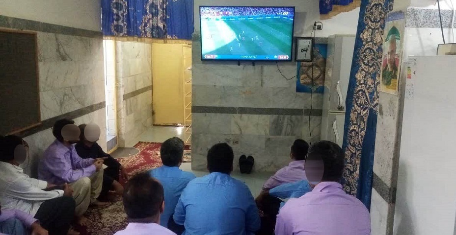 تماشای بازی کشورمان ایران با ولز درمیان مددجویان ‌"زندان مرکزی بوشهر"