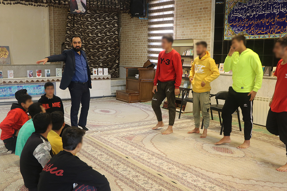 آموزش مهارت‌های اساسی زندگی از طریق تئاتر شورایی در کانون اصلاح و تربیت استان البرز