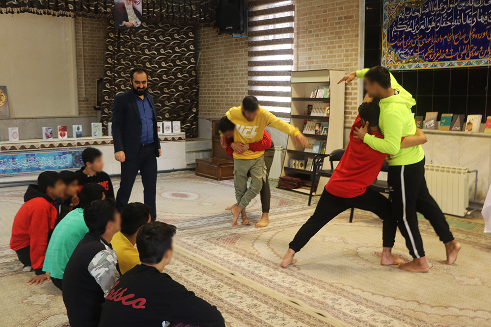 آموزش مهارت‌های اساسی زندگی از طریق تئاتر شورایی در کانون اصلاح و تربیت استان البرز