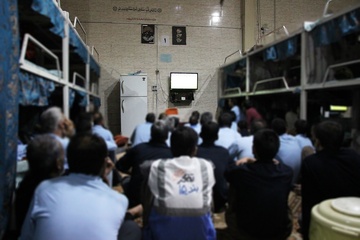 تصاویر: تماشای دیدار تیم‌های فوتبال ملی ایران و آمریکا | زندان‌ مرکزی یزد