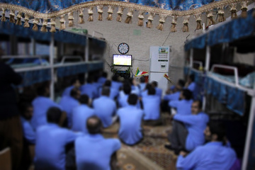 تصاویر: تماشای دیدار تیم‌های فوتبال ملی ایران و آمریکا | زندان‌های استان یزد