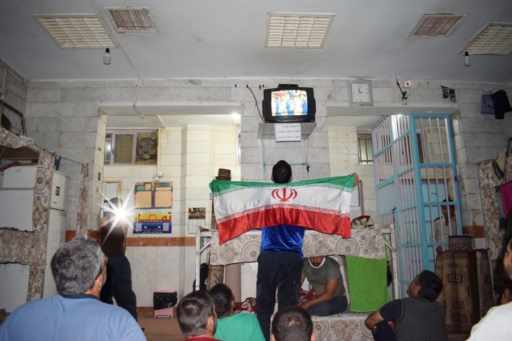 تصاویر: تماشای دیدار تیم‌های فوتبال ملی ایران و آمریکا| زندان‌های استان اصفهان