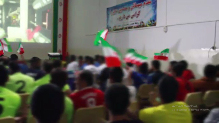 فیلم| تماشای بازی تیم ملی فوتبال ایران با تیم آمریکا در زندان مرکزی زاهدان