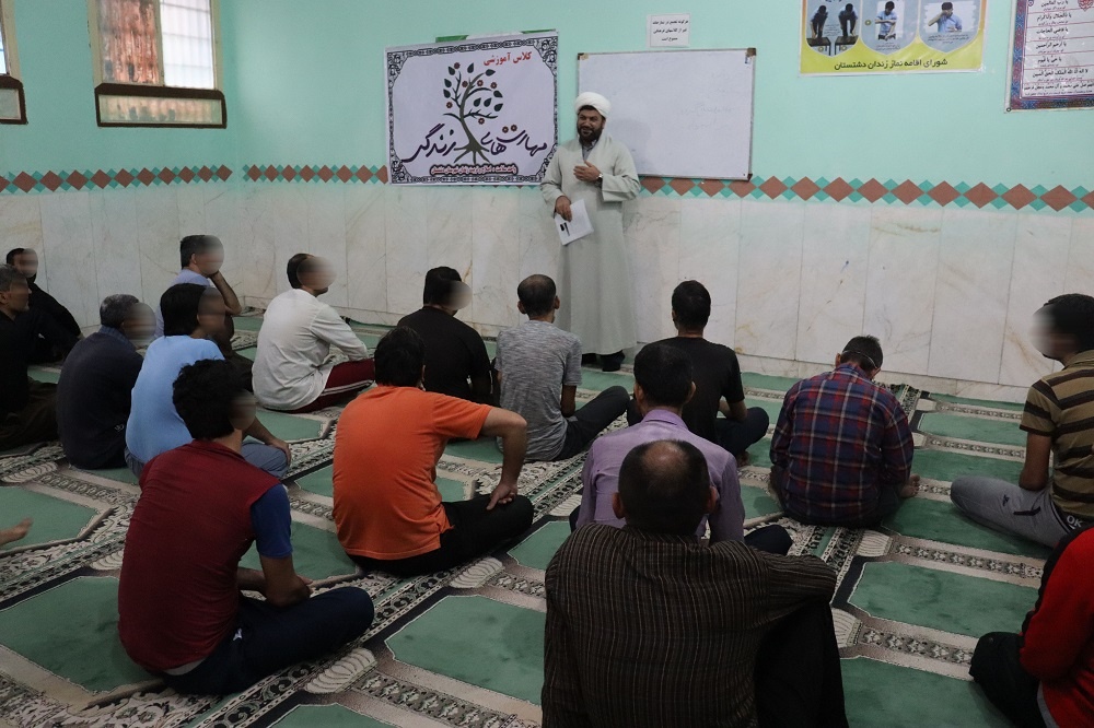 برگزاری کارگاه آموزشی مهارت‌های اساسی زندگی ویژه مددجویان زندان برازجان 