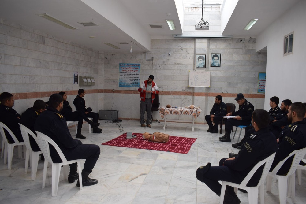 برگزاری کارگاه آموزشی امداد و نجات جهت آمادگی سربازان وظیفه زندان نائین  